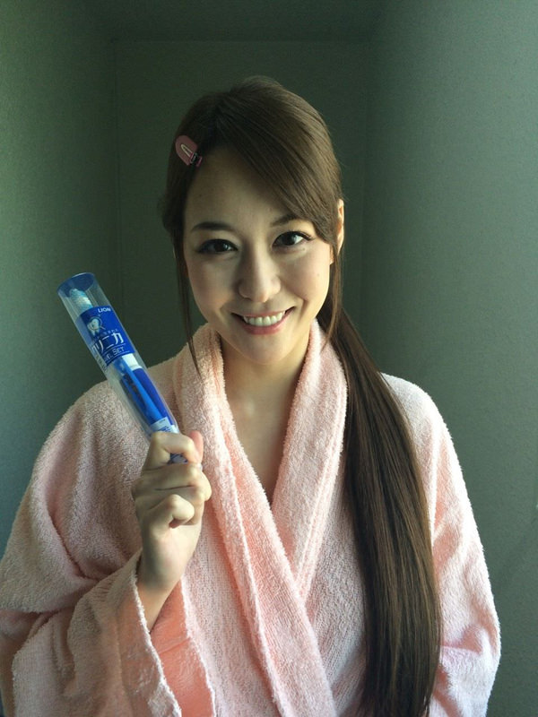 撮影休憩中のバスローブ姿のAV女優 5