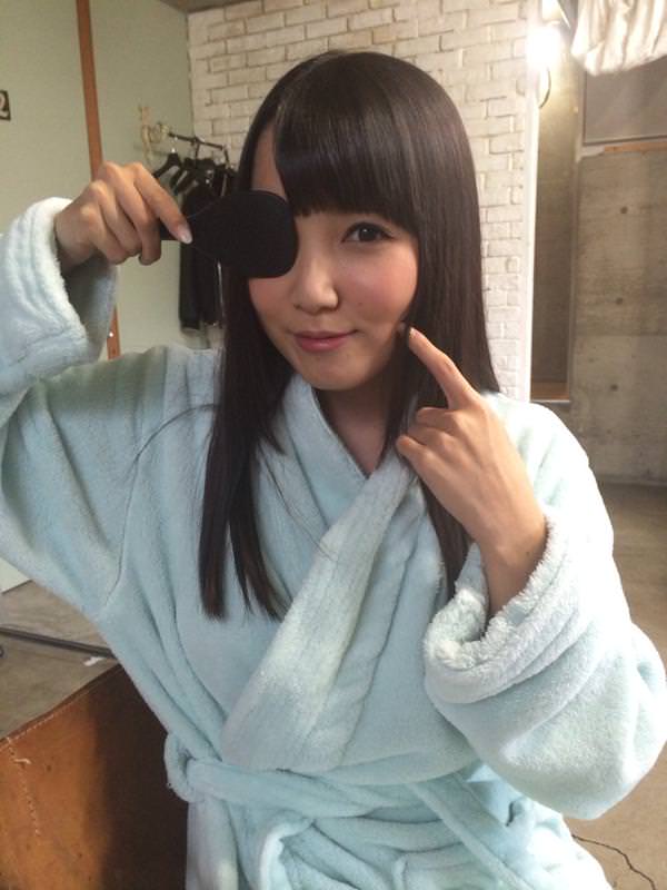 撮影休憩中のバスローブ姿のAV女優 9