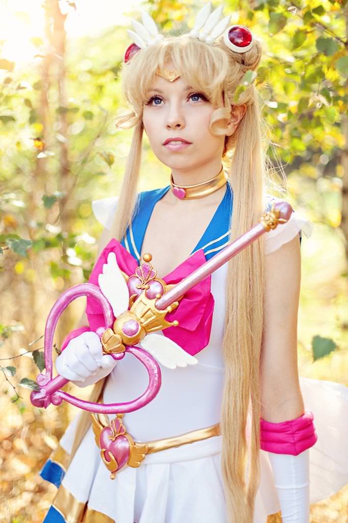 セーラームーンのコスプレする外国人美少女 6