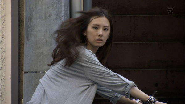 北川景子のM字開脚wwwwwwww主演ドラマで奇跡のショット