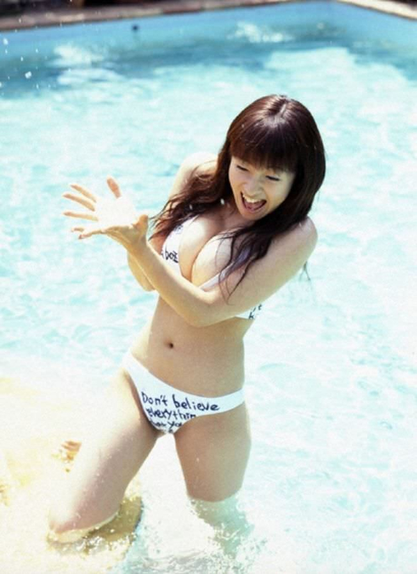 大沢あかねのおっぱいはマジでかい!爆乳以上の超乳サイズwwwwwww