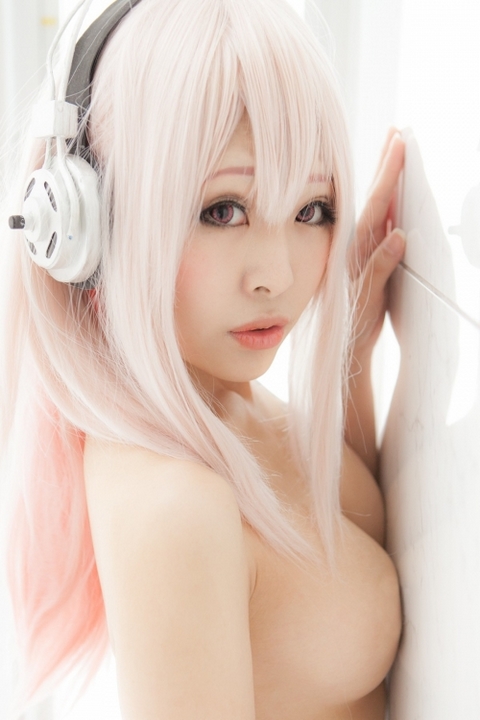 「すーぱーそに子」のコスプレイヤー過激過ぎ!ほとんど具が見えてるんだが・・・