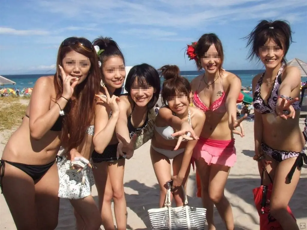 素人水着ギャルの集合写真ってオッパイだらけでたまらんよなw