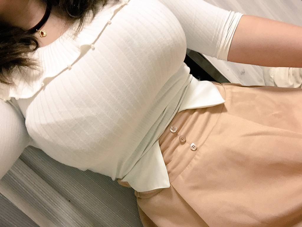 おっぱいパンパンの素人の着衣自撮りがエロくてもう辛抱できんwwwww