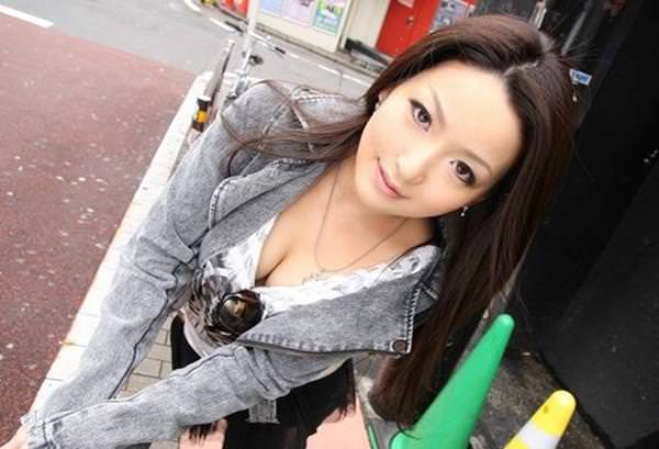 巨乳 谷間 画像 96