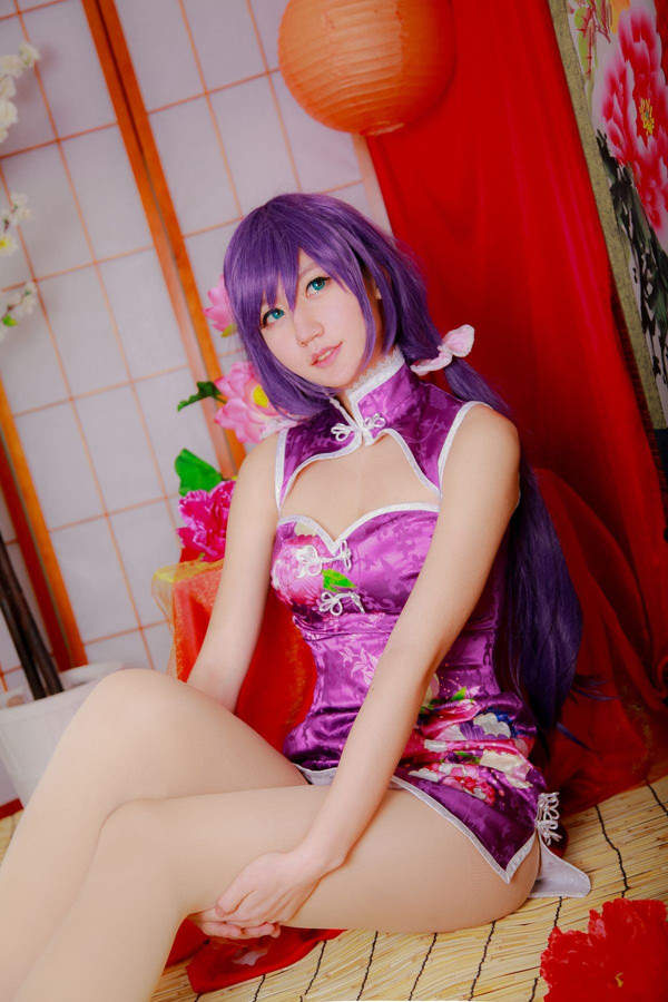 チャイナドレスの美脚 2