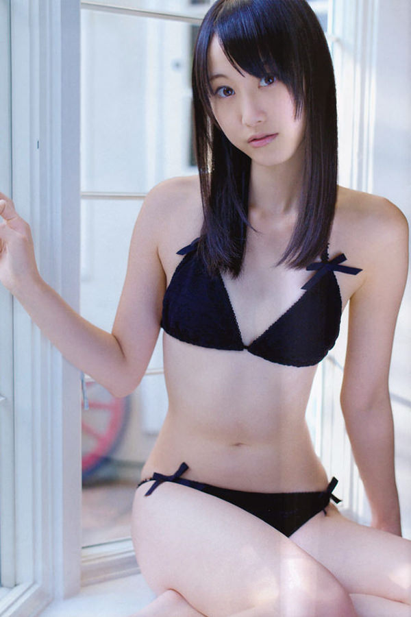 黒ビキニの美少女 1