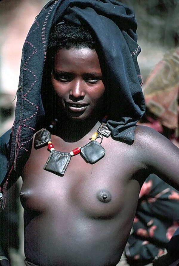 裸族のアフリカ原住民 2