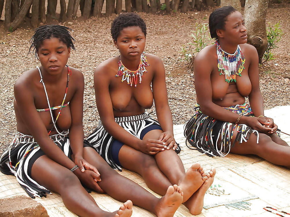 おっぱい丸出しで生活するアフリカ原住民 意外に美乳揃いな裸族の女の子たち エロログz
