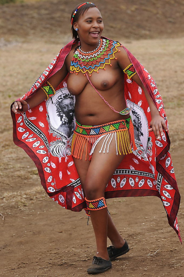 裸族のアフリカ原住民 8