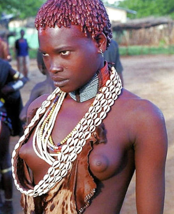 裸族のアフリカ原住民 12