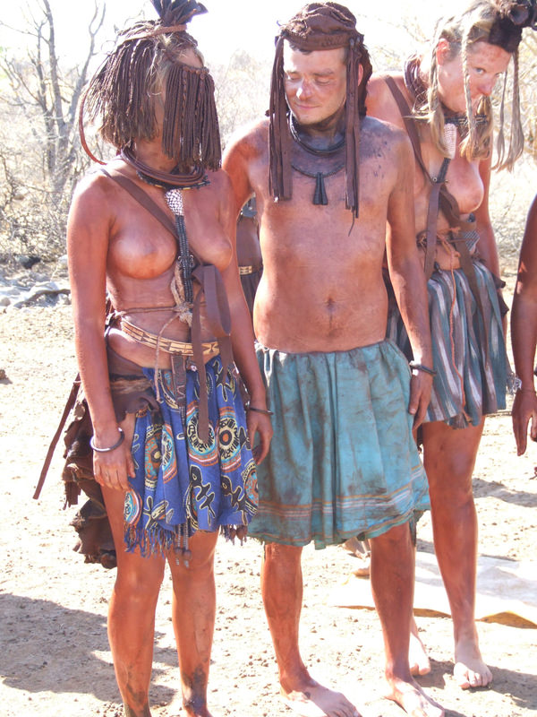 裸族のアフリカ原住民 22