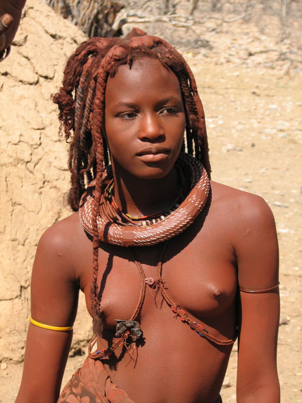 裸族のアフリカ原住民 25