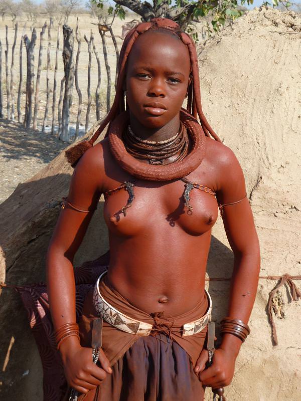裸族のアフリカ原住民 30