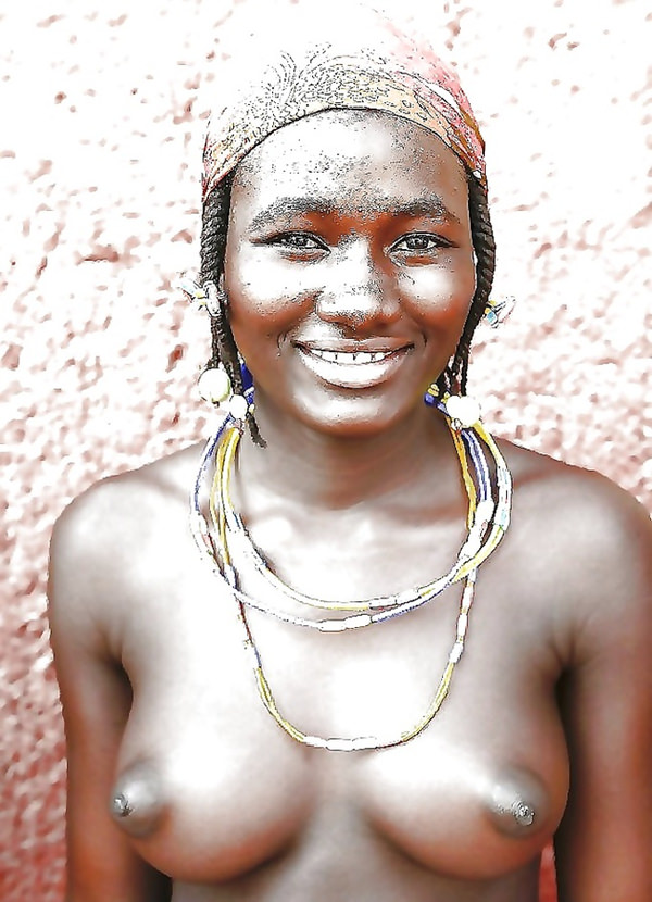 裸族のアフリカ原住民 32