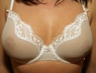 【シースルーブラ】乳首が透けてる！男心を鷲掴むセクシー下着画像