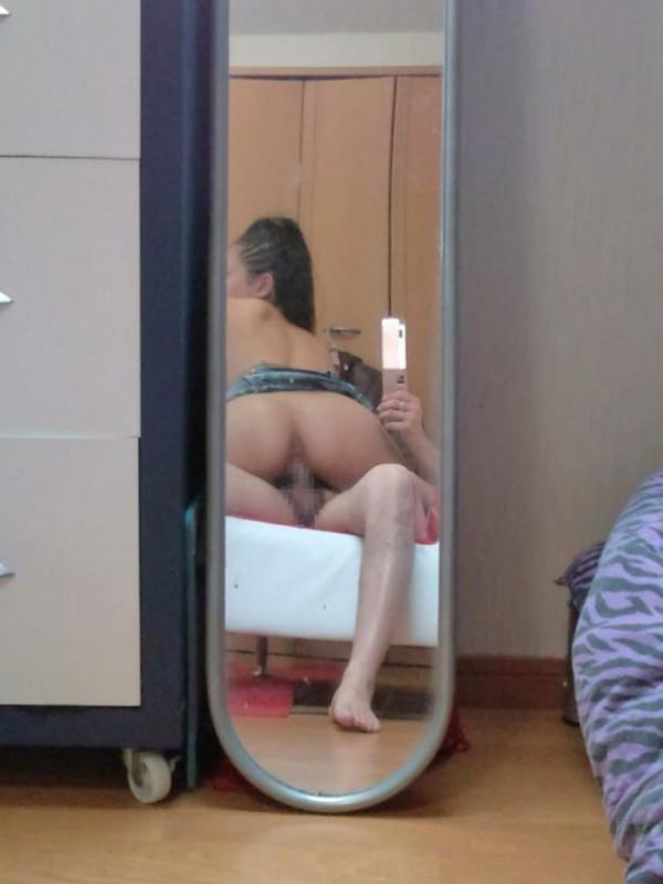 セックスを鏡撮りする素人カップル 33
