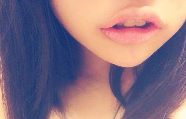 プルンプルンの唇の接写 7