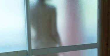 橋本マナミ、全裸ヌードで陰毛マンコが見えてしまう痛恨のミスwwwwww