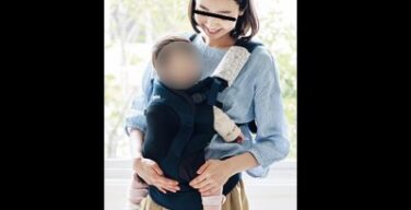 【個人撮影】赤ちゃん連れママさんが子供を抱えたまま他人の上で腰振ってる…闇深すぎるハメ撮り動画
