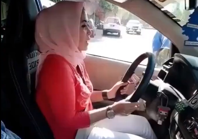 【動画】イスラムまんさんの運転ヤバすぎwwwwwwwwwwwwwwwww