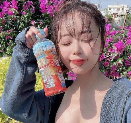 【朗報】美人声優の井口裕香さん　年末にマシュマロ爆乳を披露ww