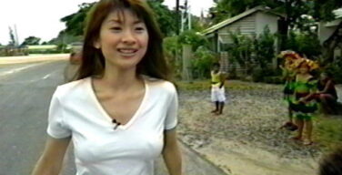 篠原涼子、ブラジャーの肩紐がずり落ち乳首丸出し放送事故wwww