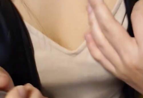 【動画】「乳首見たいの？良いですよ」