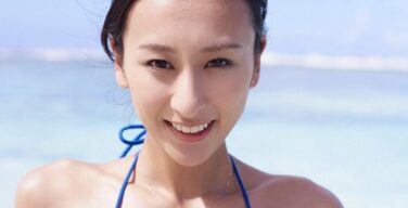 【画像】浅田真央のお姉ちゃんおっぱいを触られる