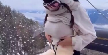 【動画】爆乳さん、スキーウェアを着るだけでも一苦労w w w w w w w w w w w w w w w w w w w w