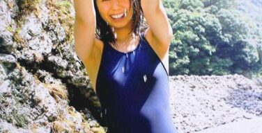 小池里奈、ニップレスを付けずに乳首が見えてしまう痛恨のミスwwwwww