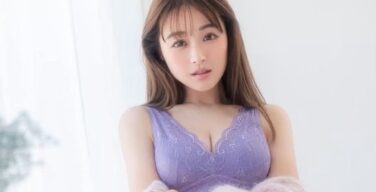 【画像】鈴木奈々さんおっぱいを出し始める