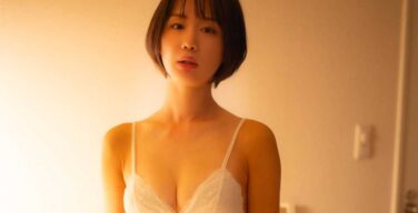 「美しすぎるリングガール」新唯、美しすぎるランジェリー姿を披露