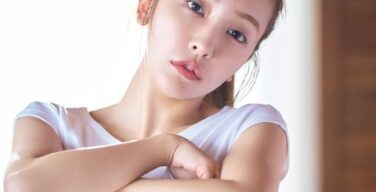 板野友美さん(人妻)、下乳を放り出してしまうｗｗｗ