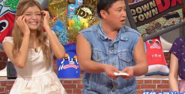 ローラ、股間から陰毛マンコが見えてしまう放送事故wwwwwwwww