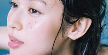 【速報】女優の白石聖さん(25)、水着写真集でお尻を公開