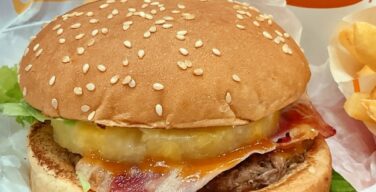 【悲報】バーガーキングの商品名、えちえちすぎると話題に