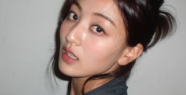 【最新画像】TWICE ジヒョのお●ぱい、デカすぎてはみ出てしまう！