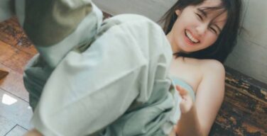 小池里奈、股間のスジくっきり！お尻の割れ目がエロくてたまらんｗｗｗｗｗｗｗ