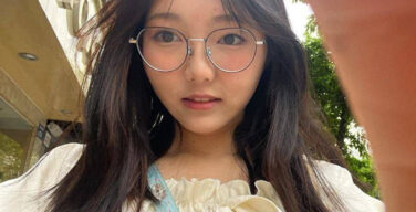 【動画】こういう陰キャ女子がセ○クスしたら人が変わったようにエロいの最高すぎるｗｗｗ