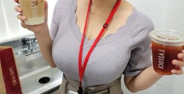 【画像】Jカップおっぱい(38)さん、おっぱいで全てを解決してしまう…