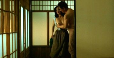 【ヌード画像】朝ドラ女優・濱田マリ、おっぱい丸出しでビートたけしとSEX映像…