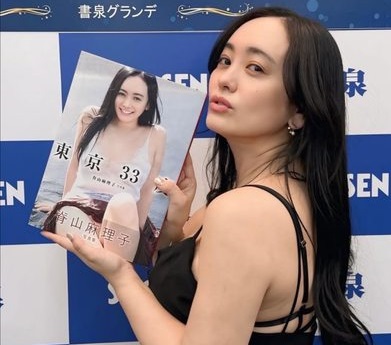 元日テレ女子アナの脊山麻理子（44）が匂い立つ写真集を発売