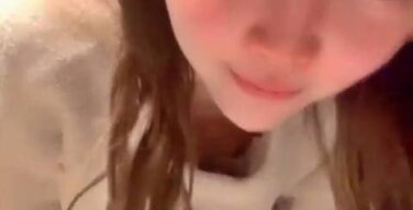 藤田かんなアナ、乳首おっぱいチラリ！エロすぎてたまらんｗｗｗｗｗｗ【GIF動画】