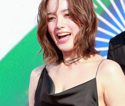 【画像】筧美和子さん(31)映画祭で前屈みおっぱいを披露wwwwwwwwwwwwwwwwwwwwwwww