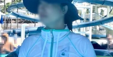 【画像】夏のプールで乳首が透け見えの人妻、見つかる