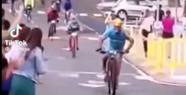 【動画】ババア、理解不能な行動で迷惑をかけるｗｗｗｗｗｗｗｗｗｗｗｗ
