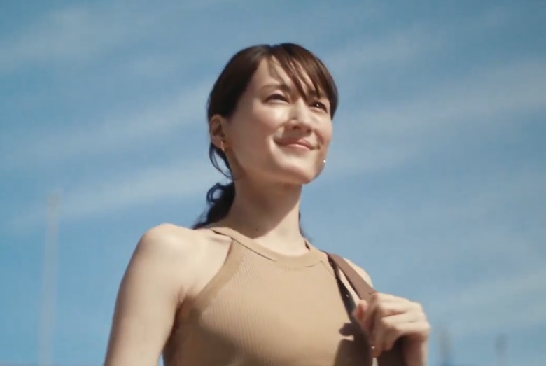 綾瀬はるかのブラトップのCM、おっぱいが主張強すぎて茶の間が凍り付け