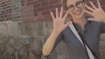 ホラン千秋さん、うっかり胸チラショットをアップしてしまうｗｗ（エロGIF動画）