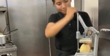 【朗報】まんさん、フライドポテトを作るＷＷＷＷＷＷＷＷＷＷＷＷＷＷＷＷＷＷＷＷＷＷＷＷＷ